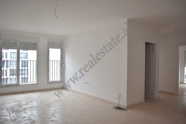 Apartament 3+1 me qira prane rruges 5 Maji, ne Tirane.

Ndodhet ne katin 4 te nje pallati te ri me